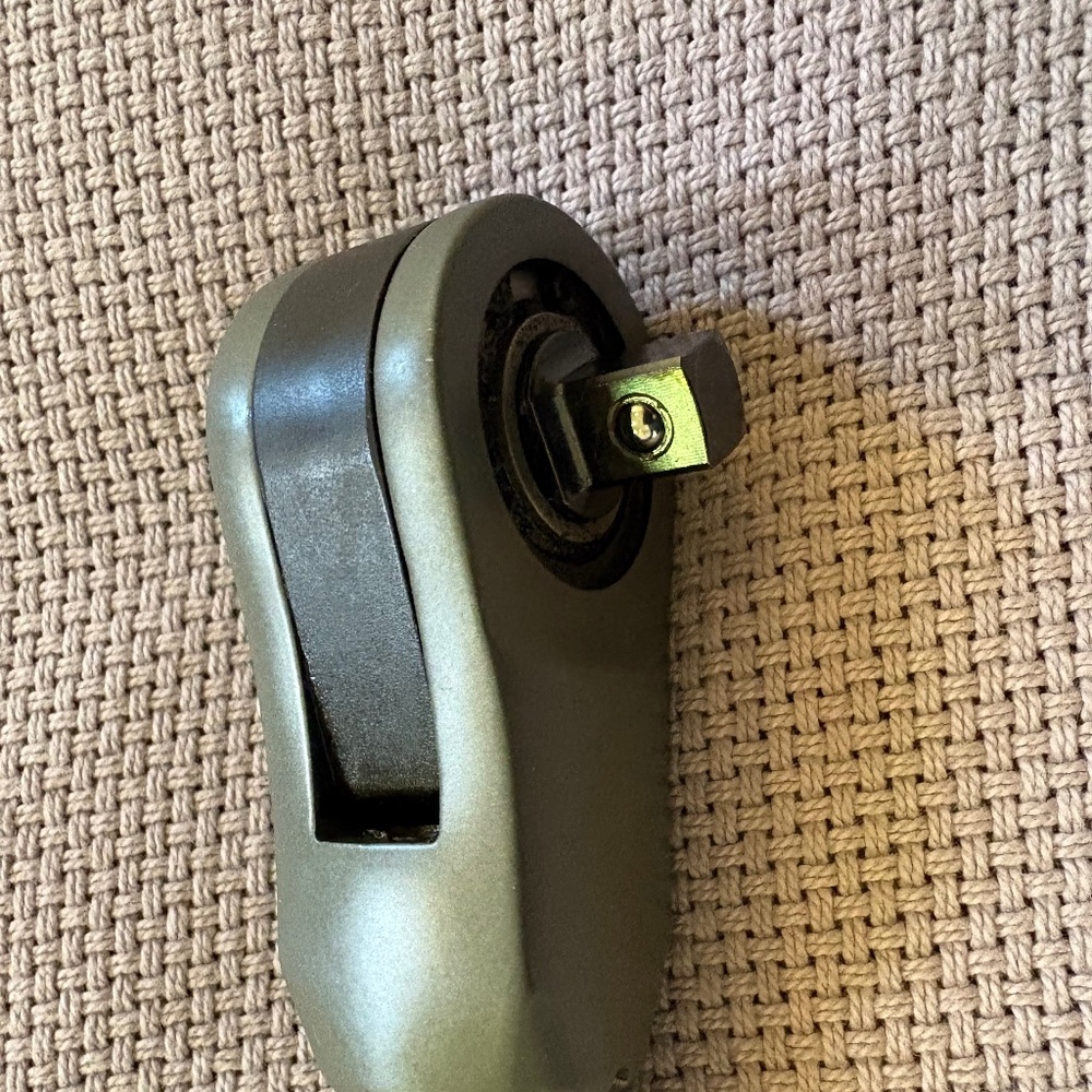 Milwaukee 3/8" ratchet Tool Only - Picture 4 of 7